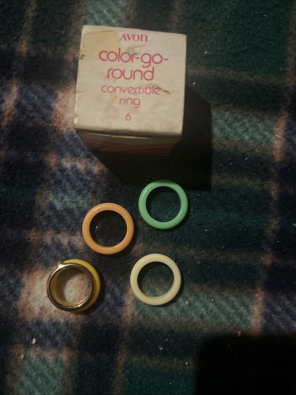 Vintage 1970s Avon Color-Go-Round Convertible Ring Set Size 6 Small Boxed